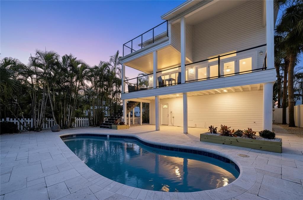 For Sale: $1,990,000 (3 beds, 2 baths, 2076 Square Feet)