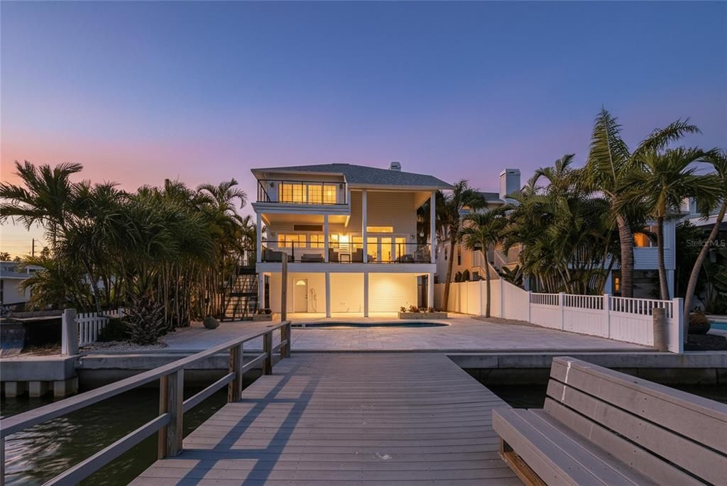 For Sale: $1,990,000 (3 beds, 2 baths, 2076 Square Feet)