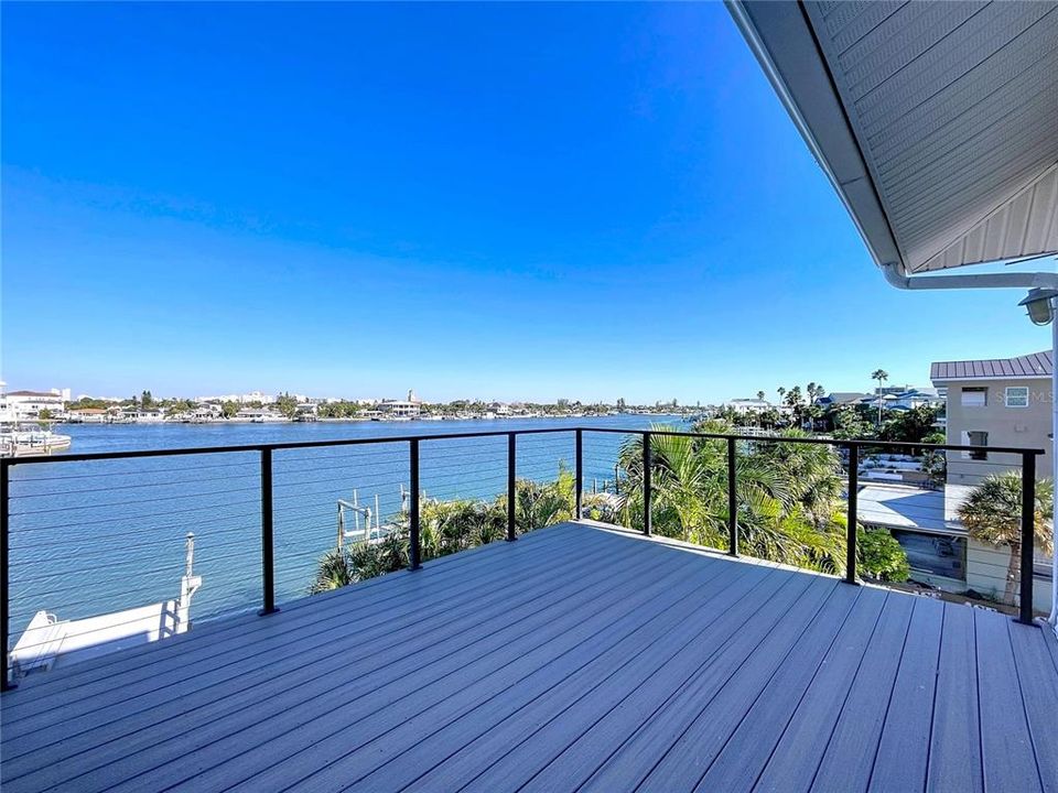 For Sale: $1,990,000 (3 beds, 2 baths, 2076 Square Feet)