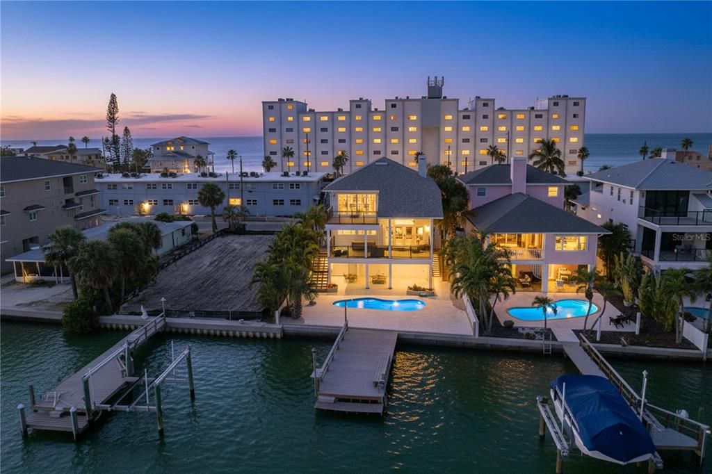 For Sale: $1,990,000 (3 beds, 2 baths, 2076 Square Feet)