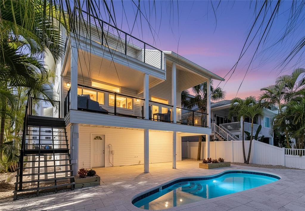 For Sale: $1,990,000 (3 beds, 2 baths, 2076 Square Feet)