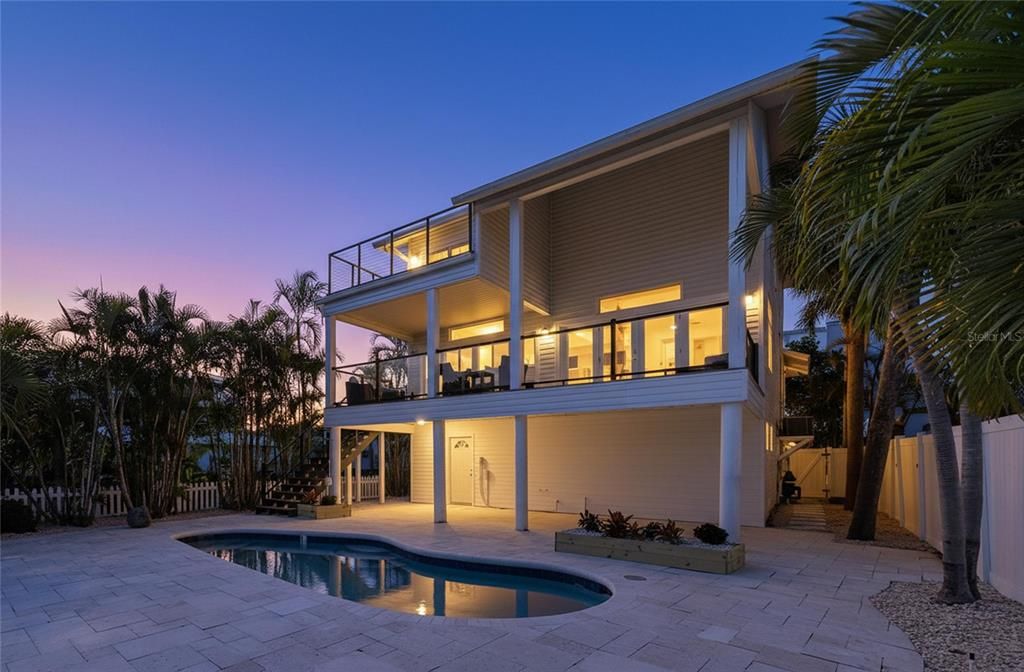 For Sale: $1,990,000 (3 beds, 2 baths, 2076 Square Feet)