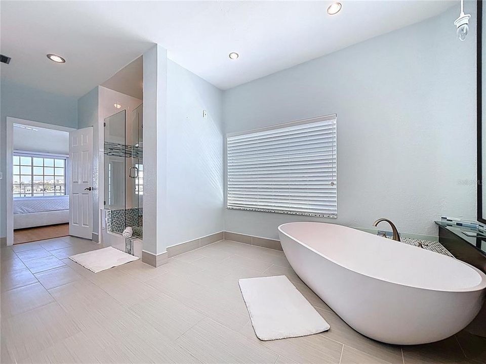 For Sale: $1,990,000 (3 beds, 2 baths, 2076 Square Feet)