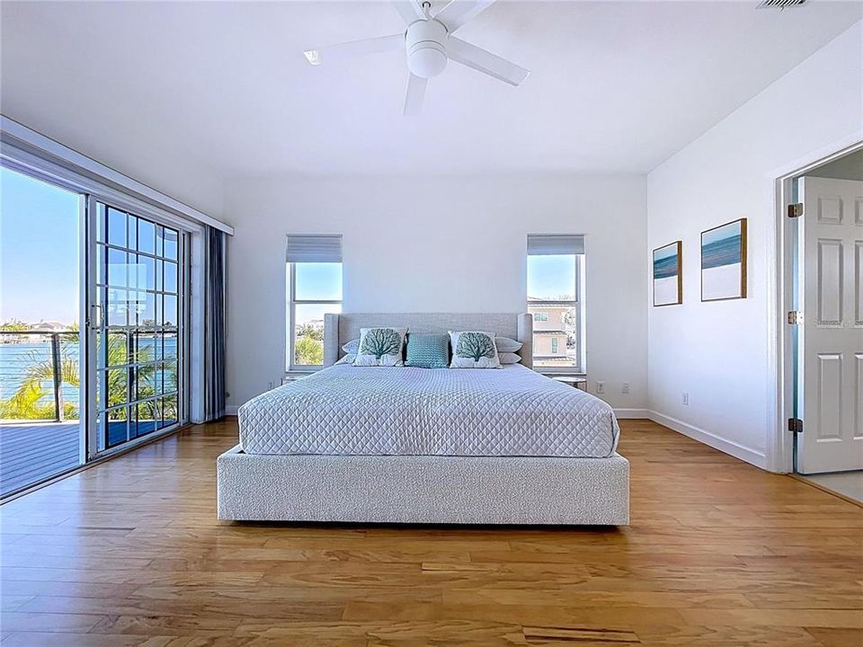 For Sale: $1,990,000 (3 beds, 2 baths, 2076 Square Feet)