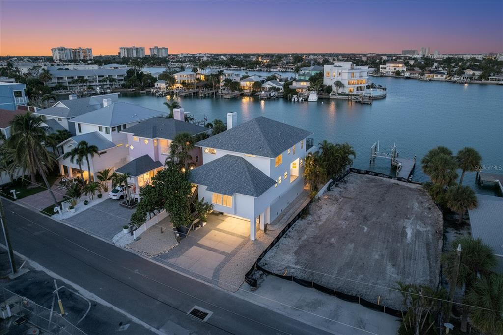 For Sale: $1,990,000 (3 beds, 2 baths, 2076 Square Feet)