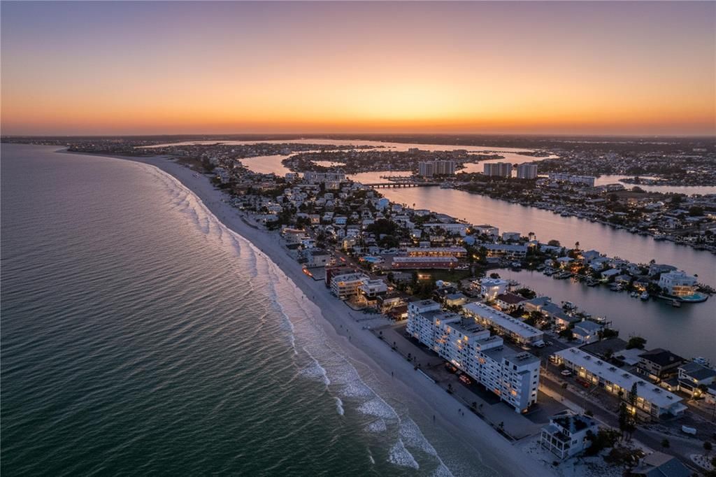 For Sale: $1,990,000 (3 beds, 2 baths, 2076 Square Feet)