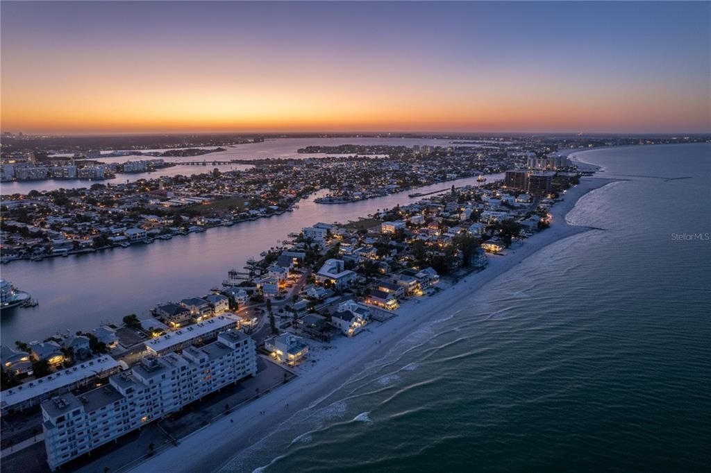 For Sale: $1,990,000 (3 beds, 2 baths, 2076 Square Feet)