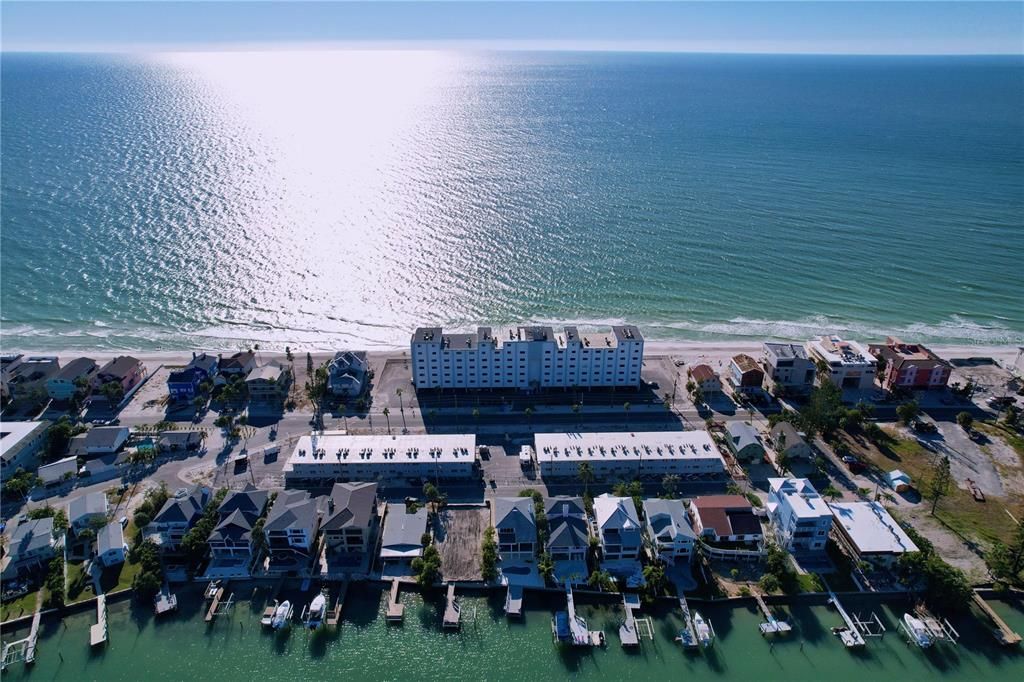 For Sale: $1,990,000 (3 beds, 2 baths, 2076 Square Feet)