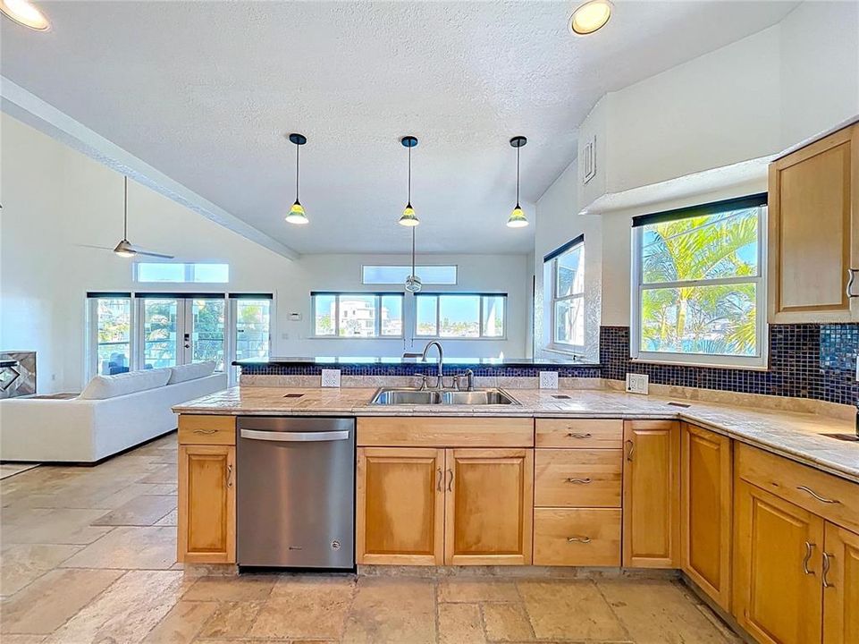 For Sale: $1,990,000 (3 beds, 2 baths, 2076 Square Feet)