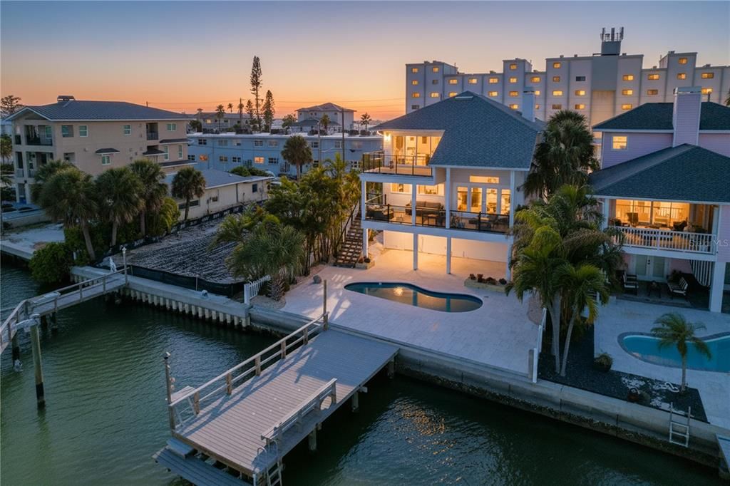 For Sale: $1,990,000 (3 beds, 2 baths, 2076 Square Feet)