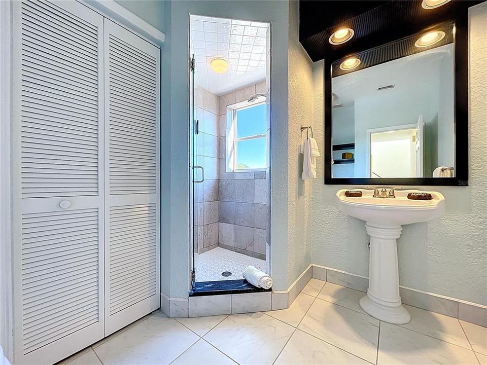 For Sale: $1,990,000 (3 beds, 2 baths, 2076 Square Feet)