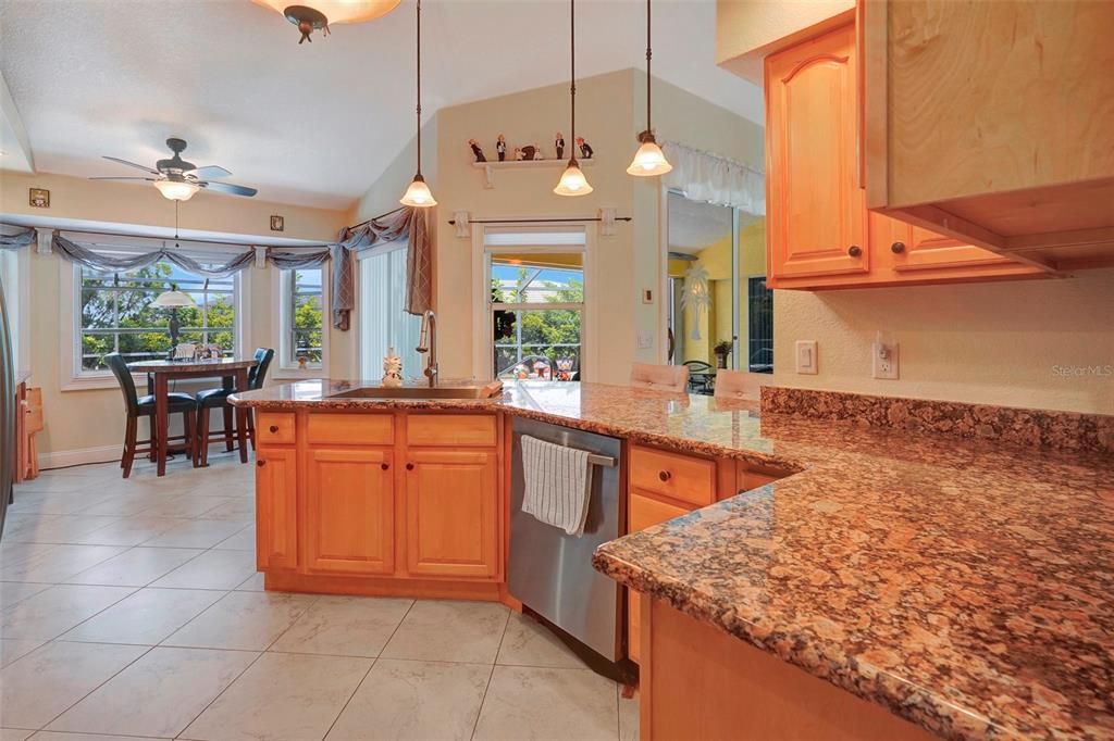 En Venta: $475,000 (3 camas, 2 baños, 1930 Pies cuadrados)