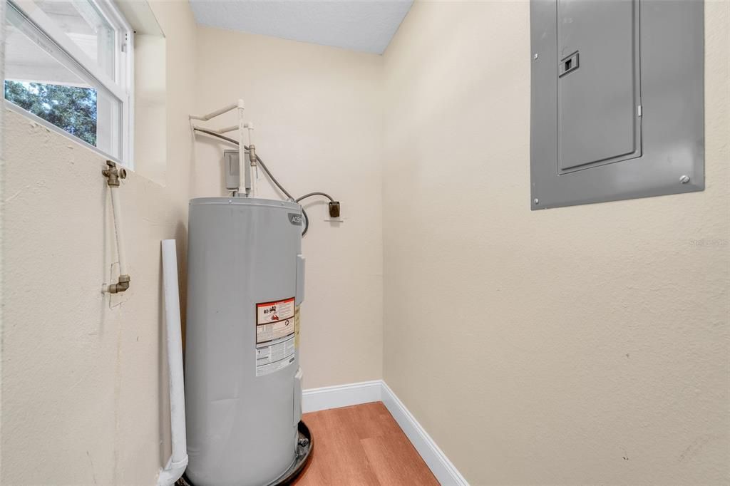 Под контрактом: $220,000 (3 спален, 1 ванн, 1020 Квадратных фут)