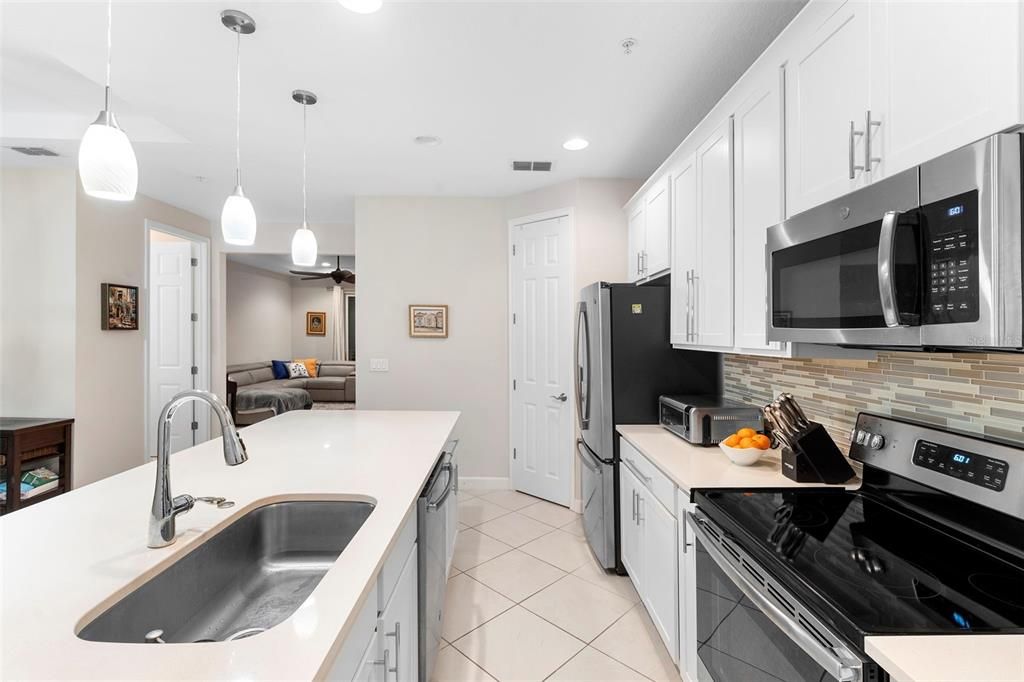 For Sale: $464,900 (3 beds, 3 baths, 1989 Square Feet)