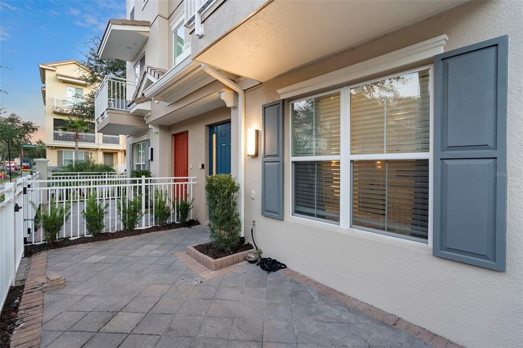 For Sale: $464,900 (3 beds, 3 baths, 1989 Square Feet)