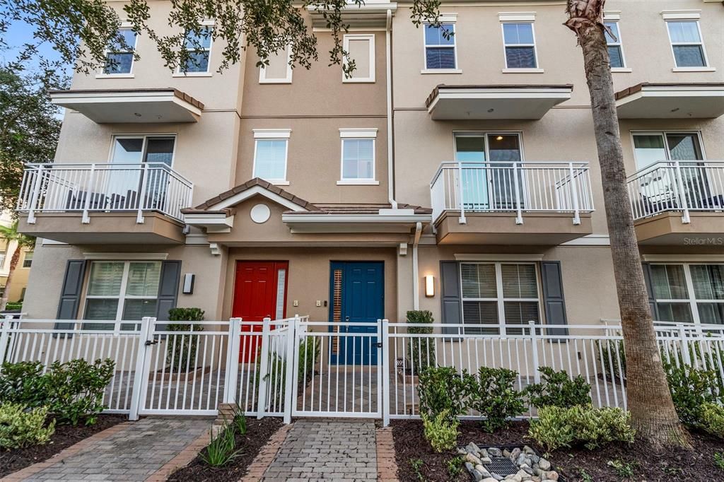 For Sale: $464,900 (3 beds, 3 baths, 1989 Square Feet)