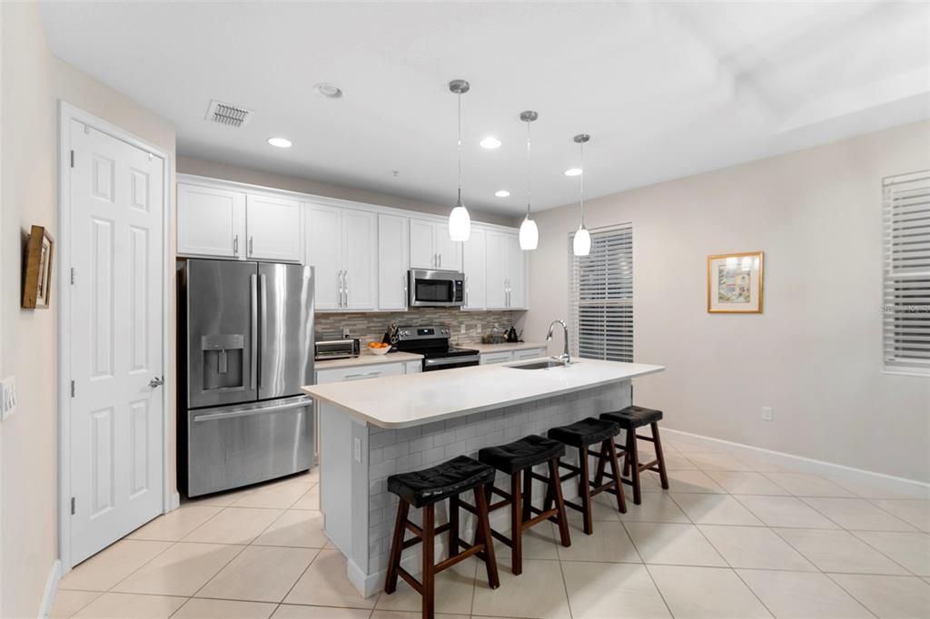 For Sale: $464,900 (3 beds, 3 baths, 1989 Square Feet)