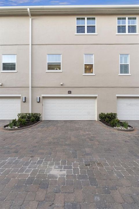 For Sale: $464,900 (3 beds, 3 baths, 1989 Square Feet)