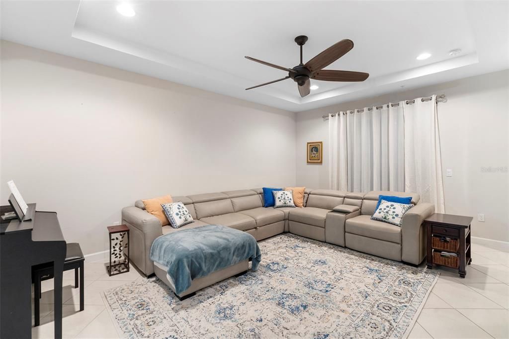 For Sale: $464,900 (3 beds, 3 baths, 1989 Square Feet)