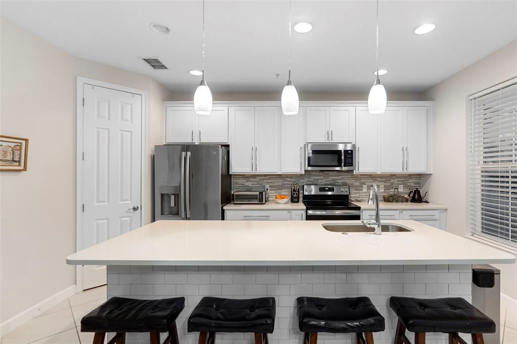 For Sale: $464,900 (3 beds, 3 baths, 1989 Square Feet)