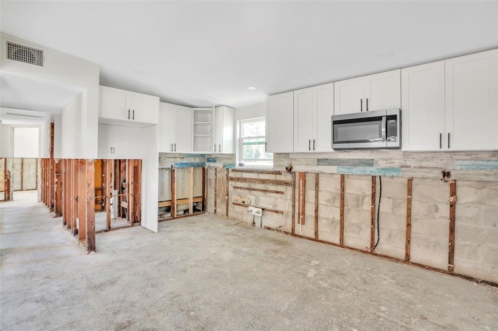 Под контрактом: $199,000 (3 спален, 3 ванн, 1344 Квадратных фут)