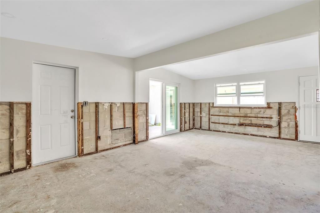 Под контрактом: $199,000 (3 спален, 3 ванн, 1344 Квадратных фут)