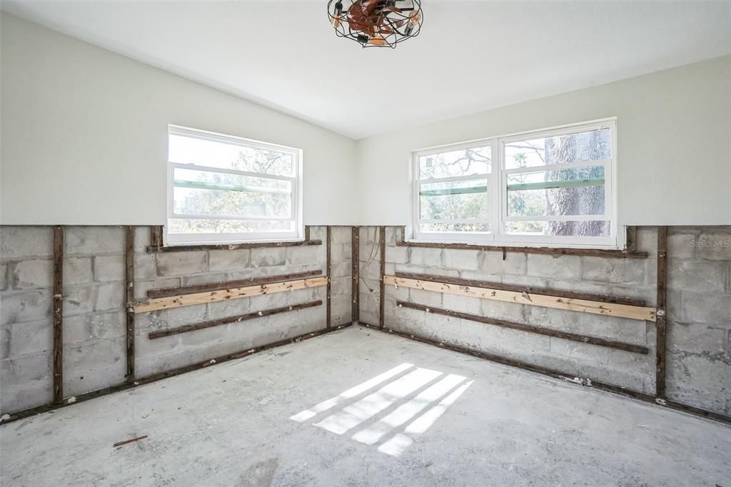 Под контрактом: $199,000 (3 спален, 3 ванн, 1344 Квадратных фут)