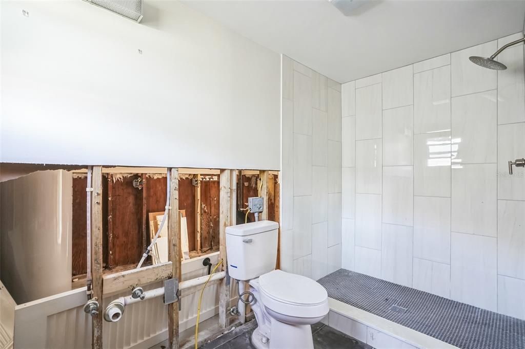 Под контрактом: $199,000 (3 спален, 3 ванн, 1344 Квадратных фут)