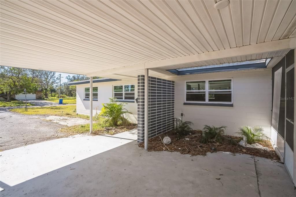 Под контрактом: $199,000 (3 спален, 3 ванн, 1344 Квадратных фут)