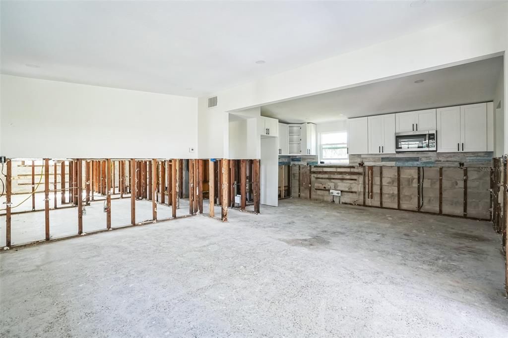 Под контрактом: $199,000 (3 спален, 3 ванн, 1344 Квадратных фут)