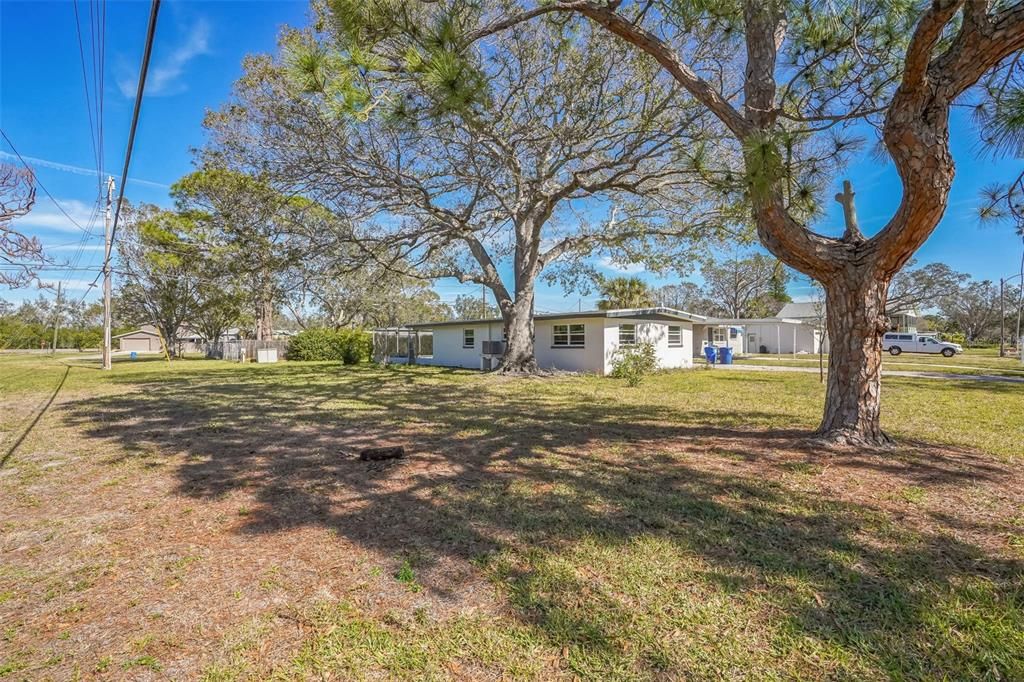 Под контрактом: $199,000 (3 спален, 3 ванн, 1344 Квадратных фут)