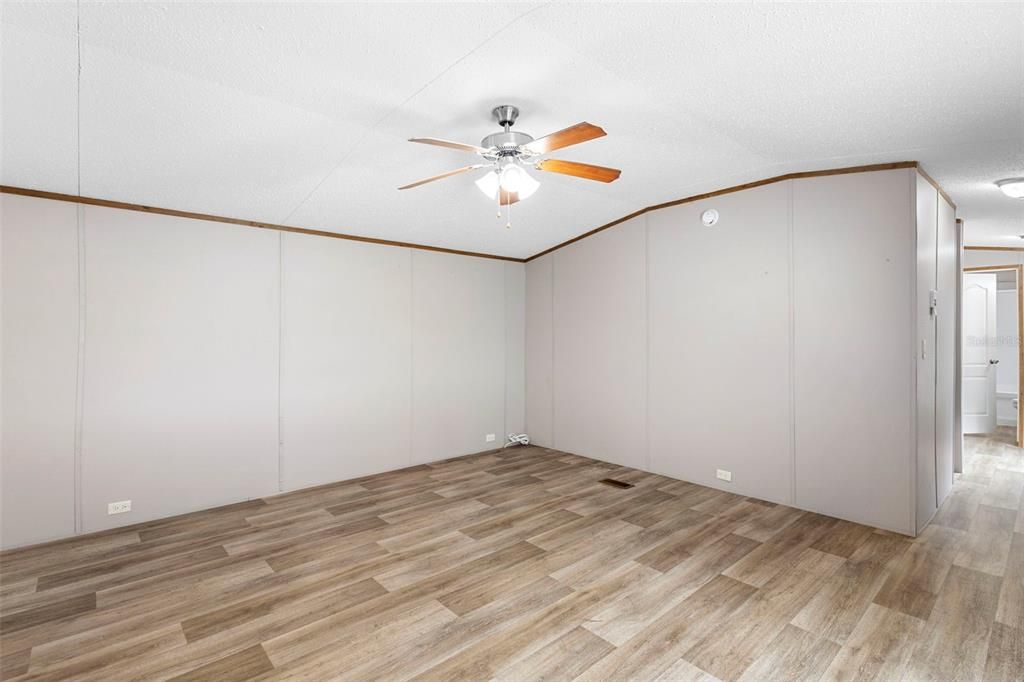 待售: $249,000 (3 贝兹, 2 浴室, 1200 平方英尺)