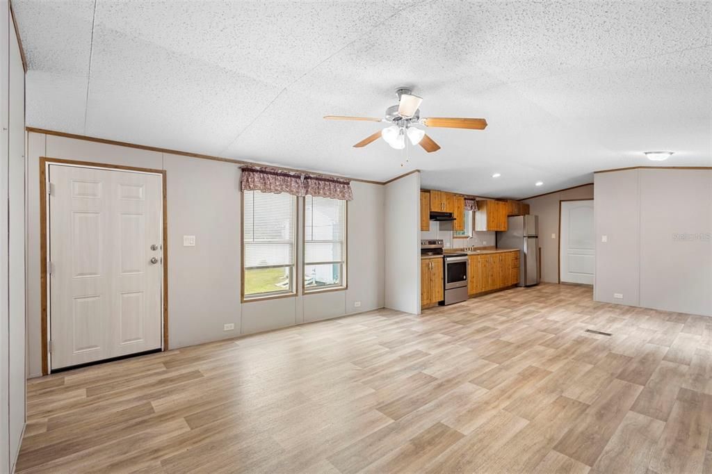 待售: $249,000 (3 贝兹, 2 浴室, 1200 平方英尺)