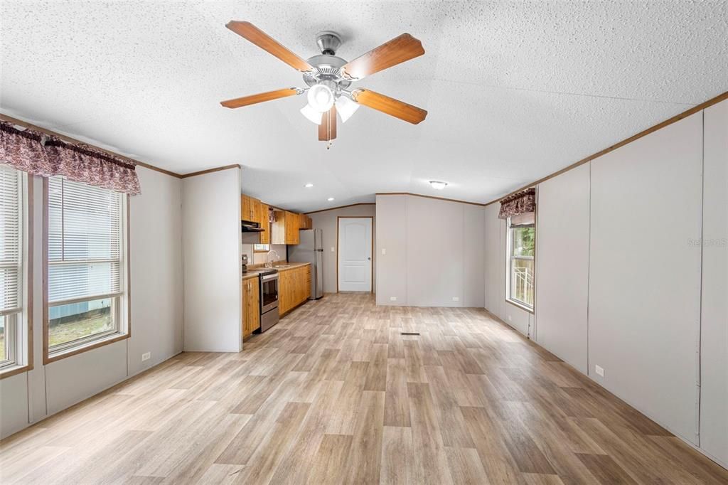 待售: $249,000 (3 贝兹, 2 浴室, 1200 平方英尺)