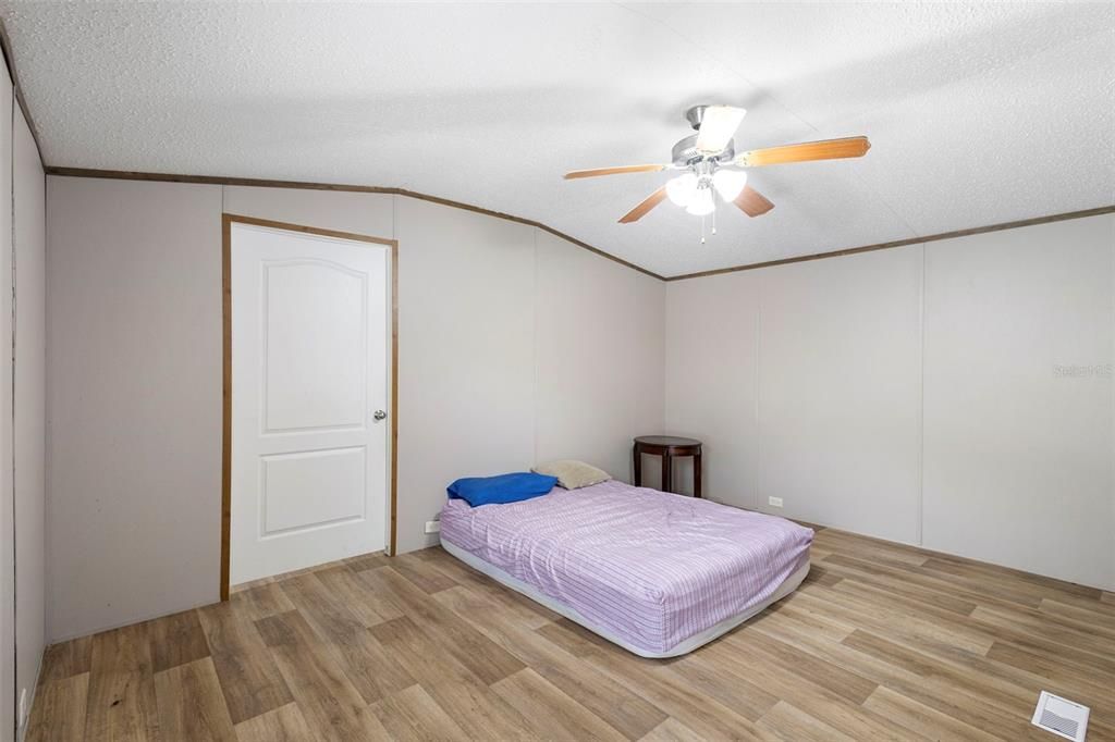 待售: $249,000 (3 贝兹, 2 浴室, 1200 平方英尺)