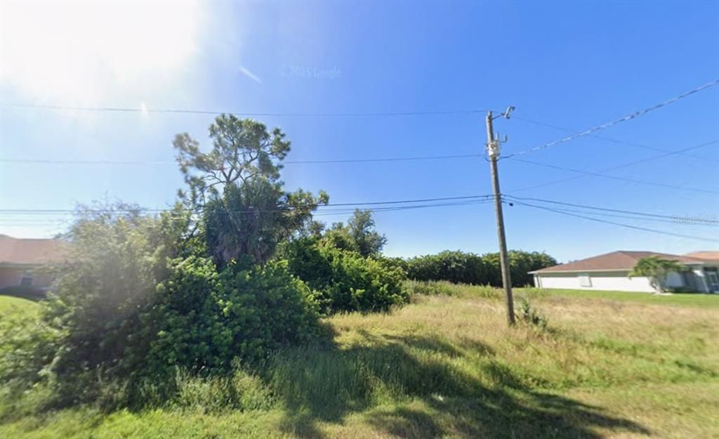 На продажу: $35,900 (0.24 acres)