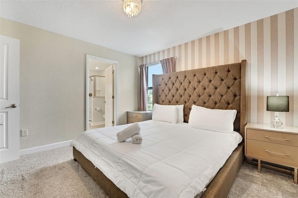 待售: $899,000 (8 贝兹, 5 浴室, 4303 平方英尺)