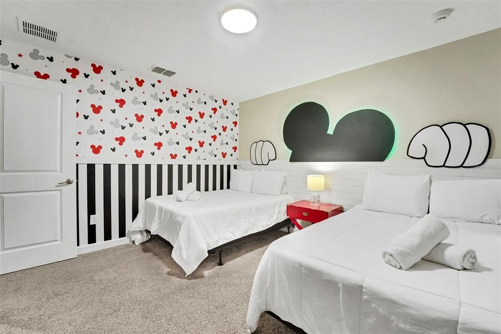 待售: $899,000 (8 贝兹, 5 浴室, 4303 平方英尺)