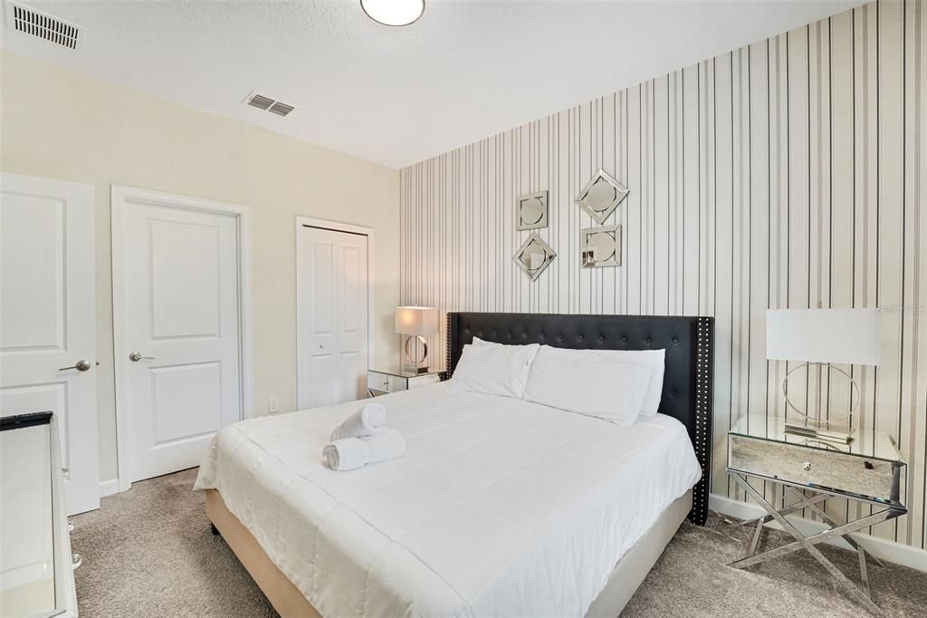 待售: $899,000 (8 贝兹, 5 浴室, 4303 平方英尺)