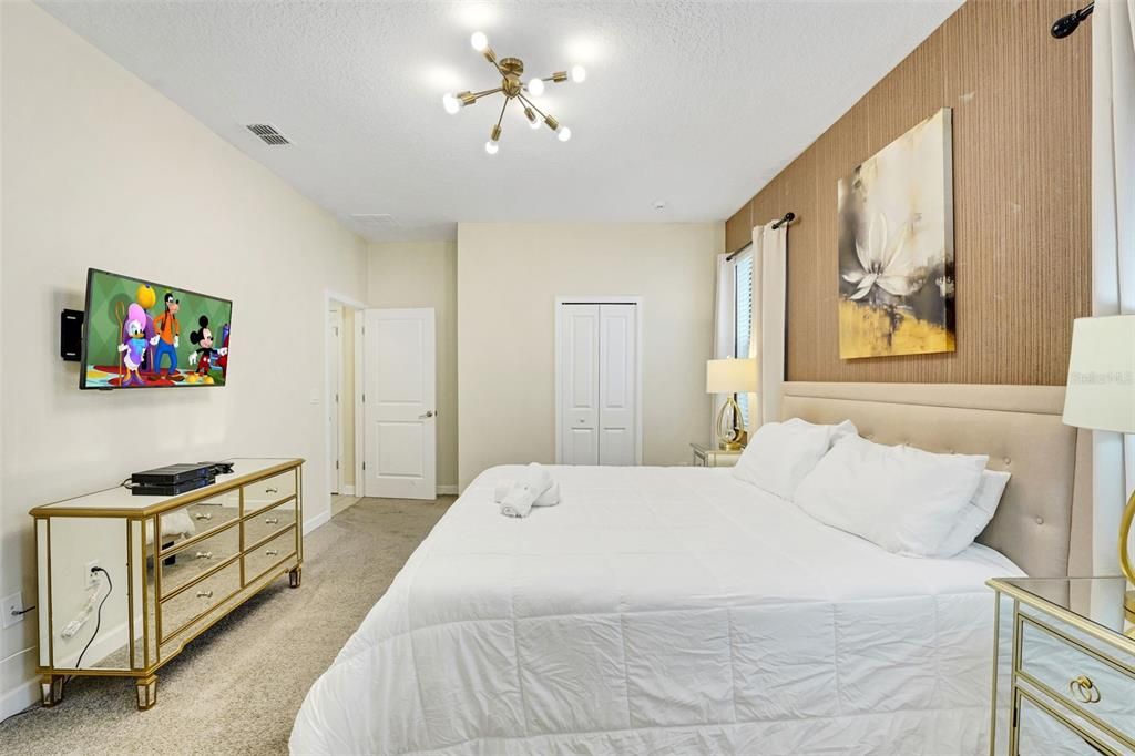 待售: $899,000 (8 贝兹, 5 浴室, 4303 平方英尺)