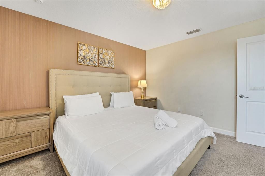 待售: $899,000 (8 贝兹, 5 浴室, 4303 平方英尺)