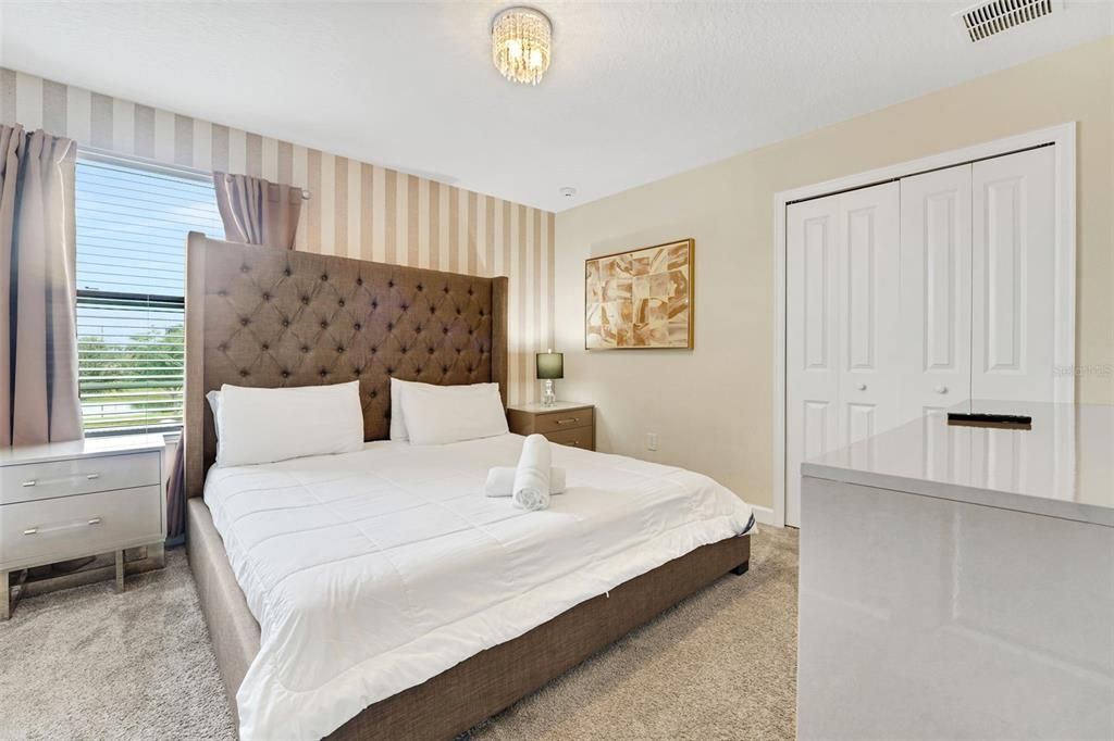 待售: $899,000 (8 贝兹, 5 浴室, 4303 平方英尺)