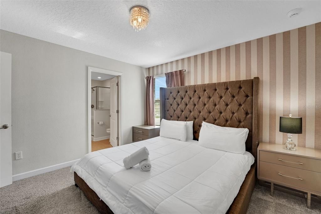 待售: $899,000 (8 贝兹, 5 浴室, 4303 平方英尺)