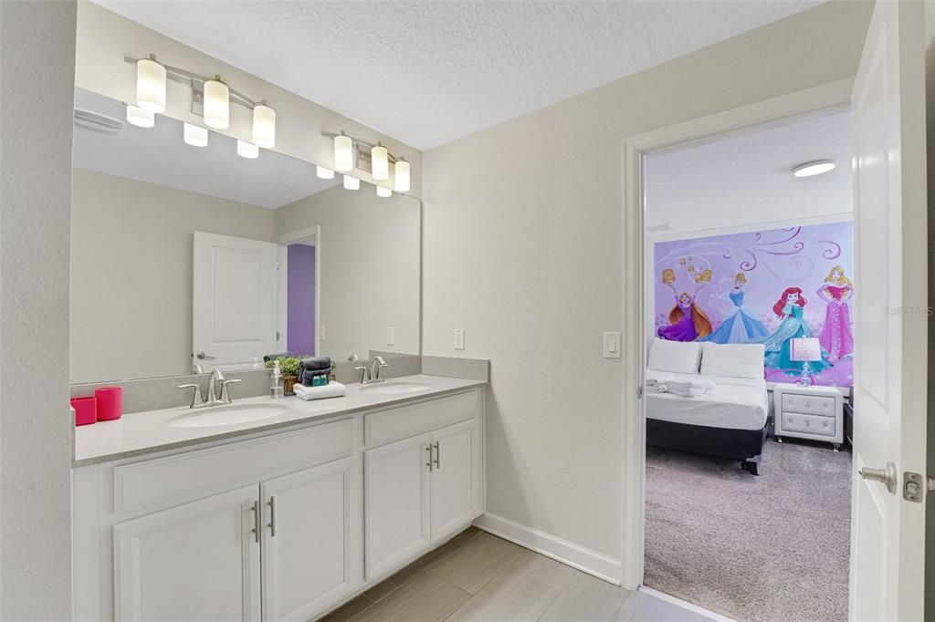 待售: $899,000 (8 贝兹, 5 浴室, 4303 平方英尺)