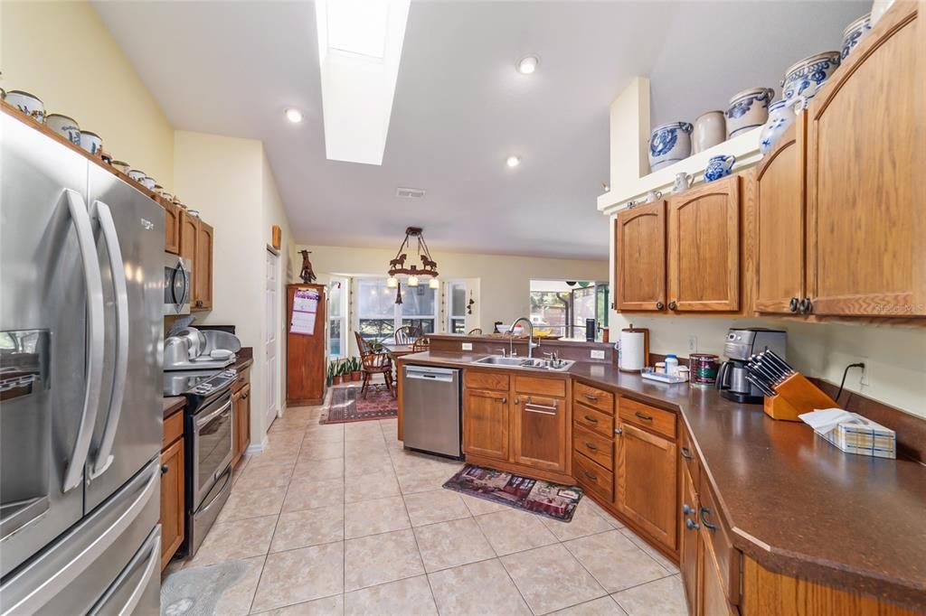 For Sale: $1,595,000 (3 beds, 2 baths, 2397 Square Feet)