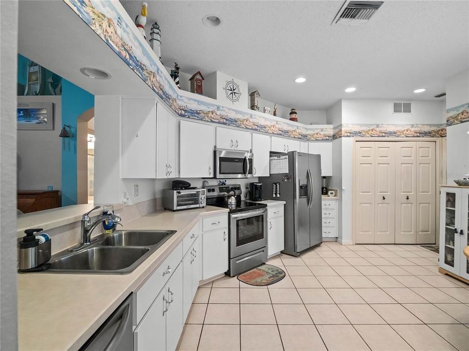 For Sale: $269,900 (3 beds, 2 baths, 1453 Square Feet)