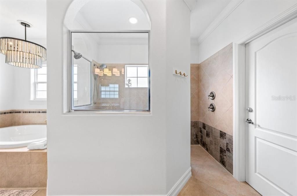 На продажу: $1,600,000 (4 спален, 5 ванн, 4099 Квадратных фут)