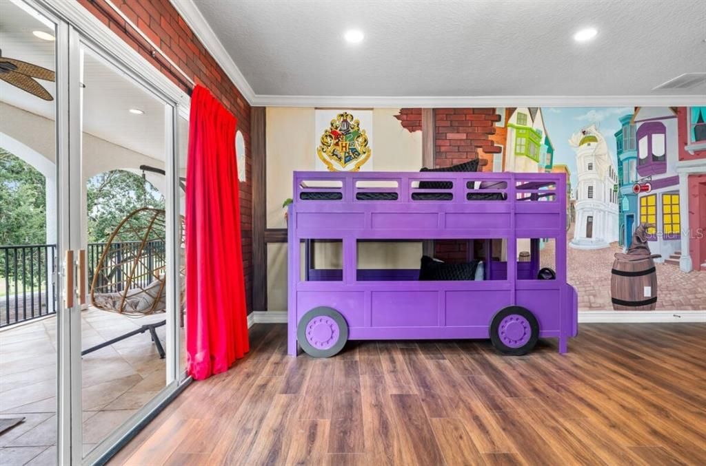 На продажу: $1,600,000 (4 спален, 5 ванн, 4099 Квадратных фут)