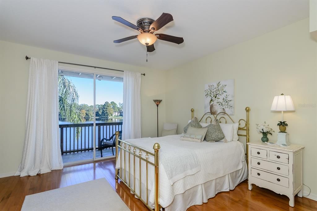 En Venta: $447,000 (3 camas, 3 baños, 2500 Pies cuadrados)