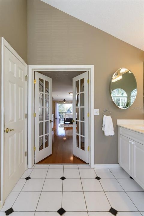 En Venta: $447,000 (3 camas, 3 baños, 2500 Pies cuadrados)